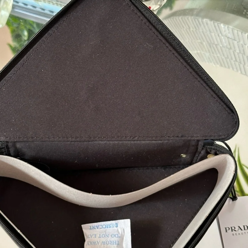- Prada triangle beauty pouch converted into shoulder bag or cross body - Picture 9 of 12